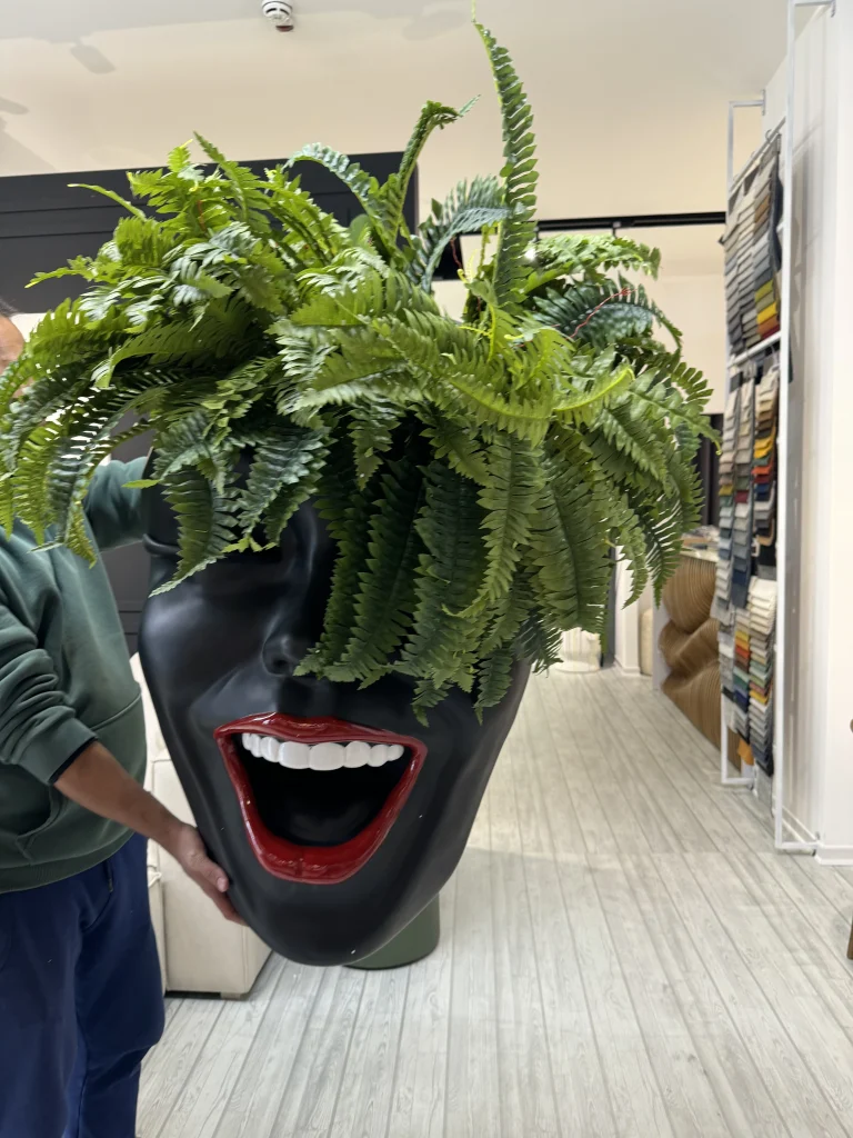 گلدان فایبر گلاس نیم رخ لبخند